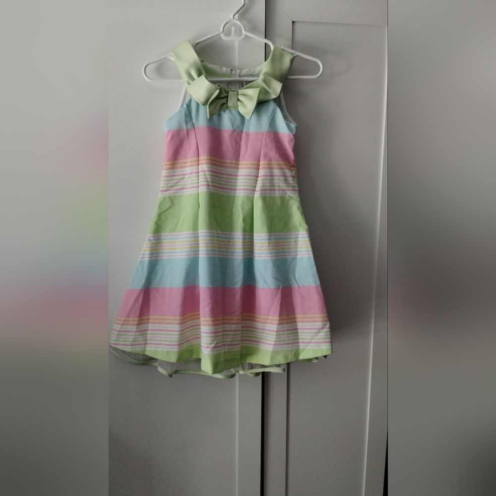 Girls Beautiful Dress, just wore once. Size:6